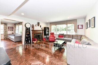 5601 Little Falls Rd in Arlington, VA - Building Photo - Building Photo