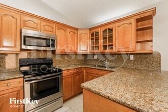 2615 W 73rd Pl in Hialeah, FL - Building Photo - Building Photo