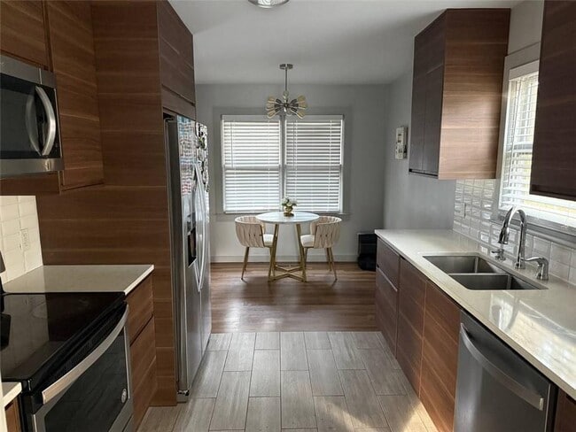 property at 4472 Calumet Dr NW