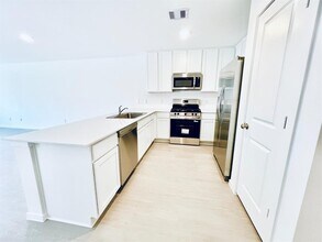 3124 Twisted Myrtle Dr in Conroe, TX - Building Photo - Building Photo
