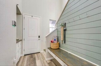 1030 W Prescott Ave in Visalia, CA - Foto de edificio - Building Photo