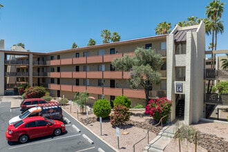 Maya's Condominiums in Scottsdale, AZ - Foto de edificio - Building Photo