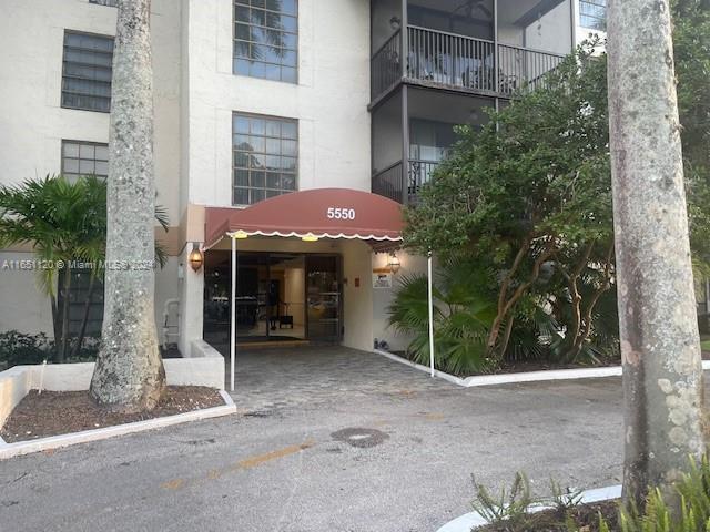 5550 NW 44th St, Unit 403B in Lauderhill, FL - Building Photo