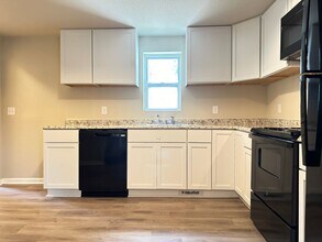 2936 Dean Ave in Des Moines, IA - Building Photo - Building Photo