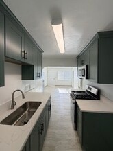 350 W Fig St, Unit B in Compton, CA - Building Photo - Building Photo