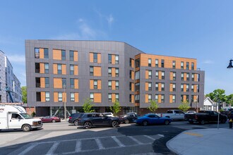 232 Old Colony Ave in South Boston, MA - Foto de edificio - Building Photo