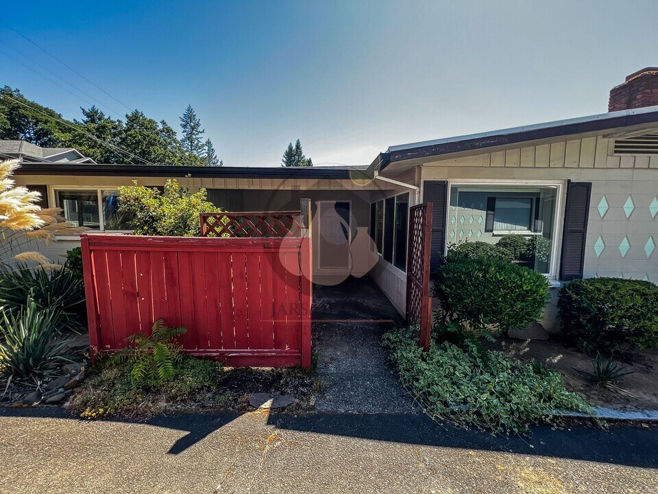 480-496 Ratcliff Dr SE in Salem, OR - Building Photo