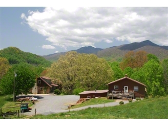 118-122 Kerouac Dr in Waynesville, NC - Foto de edificio