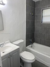 2861 NW 15th Ct in Fort Lauderdale, FL - Building Photo - Building Photo