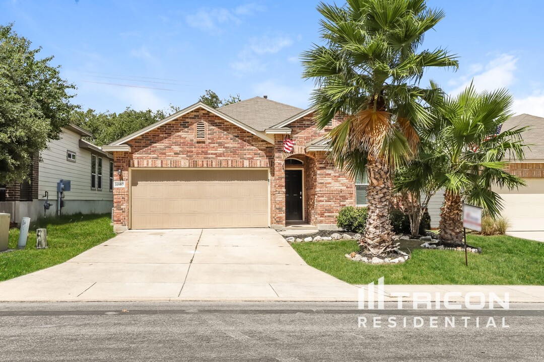 10907 Flying Fury Dr in San Antonio, TX - Building Photo