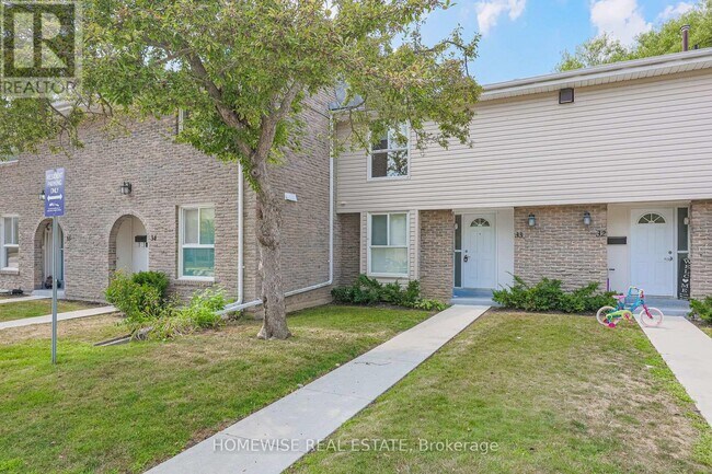 570-570 Waverly St N in Oshawa, ON - Building Photo - Building Photo