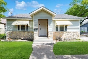 1505 Brazos St in Rosenberg, TX - Building Photo