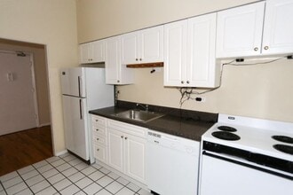 1424 N Dearborn St, Unit A06C in Chicago, IL - Foto de edificio - Building Photo
