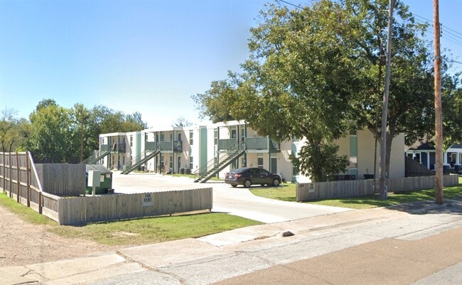 1109 E North St in Victoria, TX - Foto de edificio - Building Photo