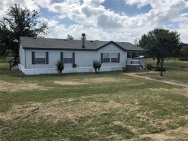 461 Lange Way in Rhome, TX - Building Photo