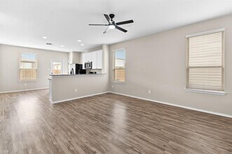 508 Crane Crest Dr in Jarrell, TX - Building Photo - Building Photo