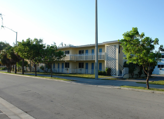 North Shore Apartments in North Miami Beach, FL - Building Photo - Building Photo