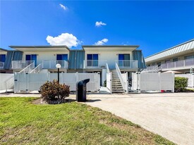 6777 Winkler Rd in Ft. Myers, FL - Building Photo
