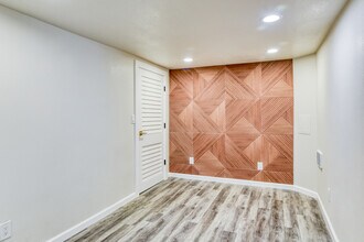 6604 NE Flanders St, Unit 2 in Portland, OR - Building Photo - Building Photo