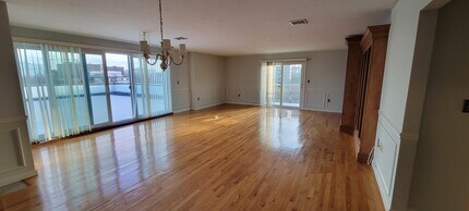 40 Greenleaf St, Unit 701 in Quincy, MA - Foto de edificio - Building Photo