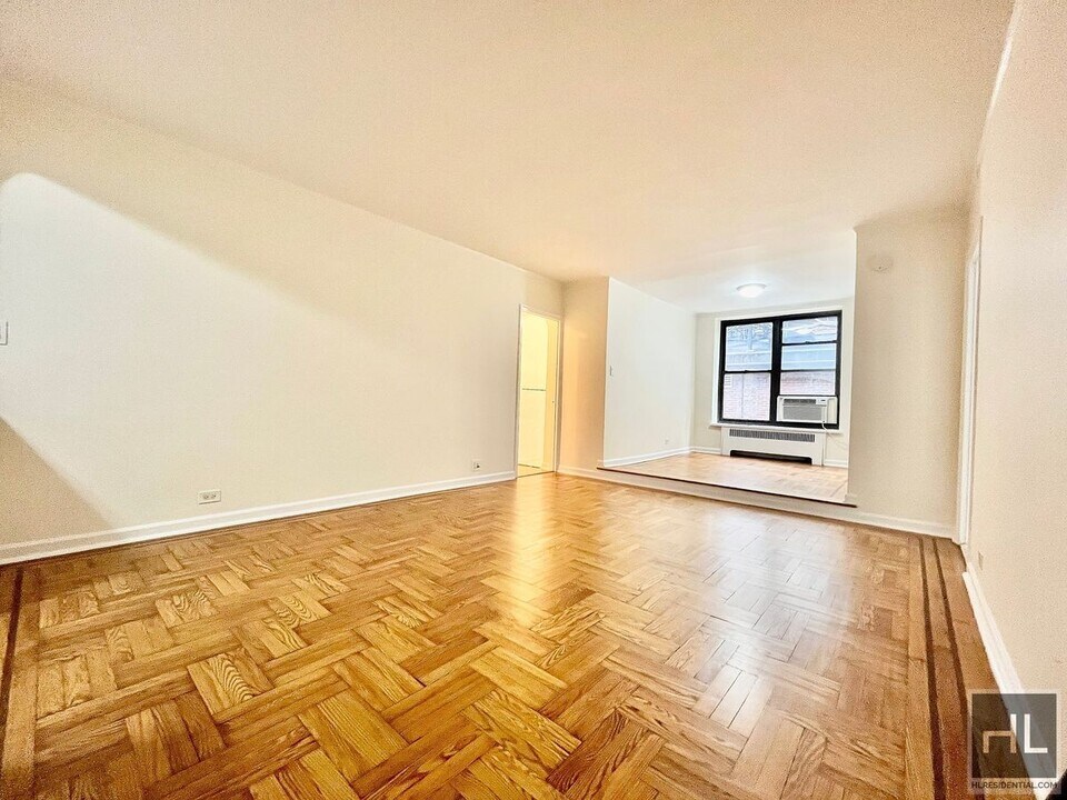 124 E 24th St in New York, NY - Building Photo