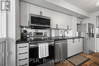 410 Queens Quay W in Toronto, ON - Building Photo - Building Photo