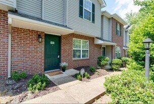 104 Waterview Dr in Hendersonville, TN - Building Photo