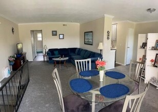 171 Artist Lake Dr in Middle Island, NY - Building Photo - Building Photo