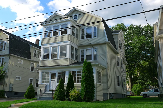 22 Fairview St in West Hartford, CT - Building Photo - Building Photo