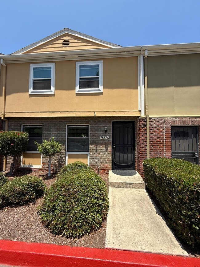 7887 Rancho Fanita Dr in Santee, CA - Building Photo - Building Photo