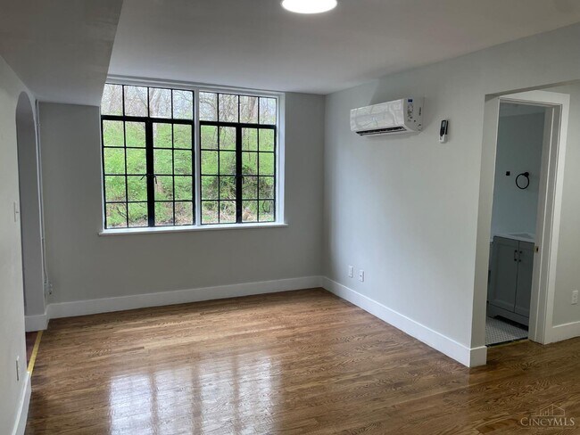 700 Chalfonte Pl in Cincinnati, OH - Building Photo - Building Photo