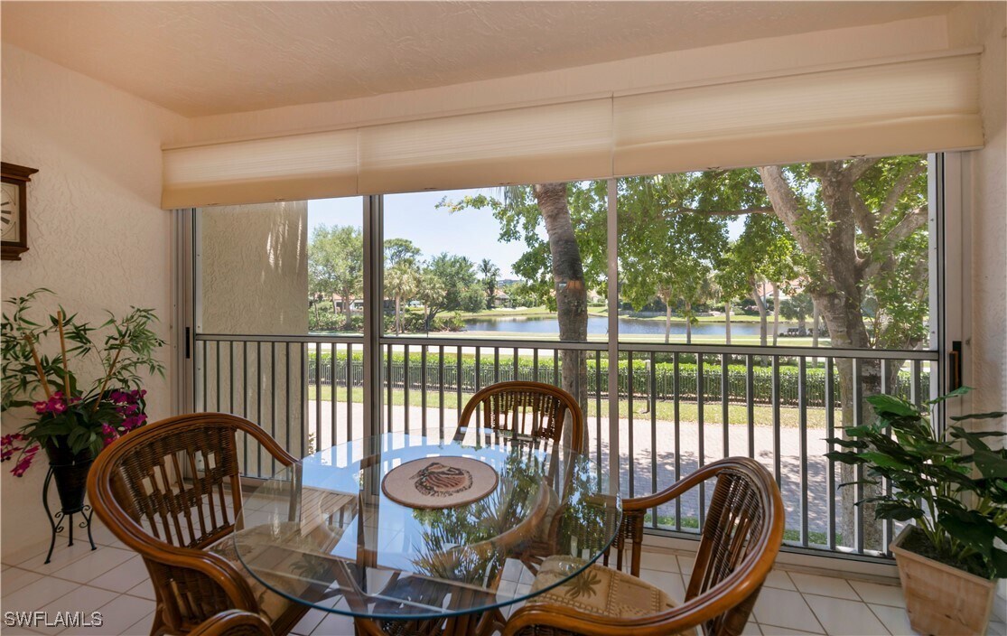 5809 Glencove Dr in Naples, FL - Building Photo