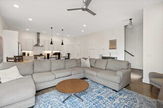 960 9th Ave S in Nashville, TN - Foto de edificio - Building Photo