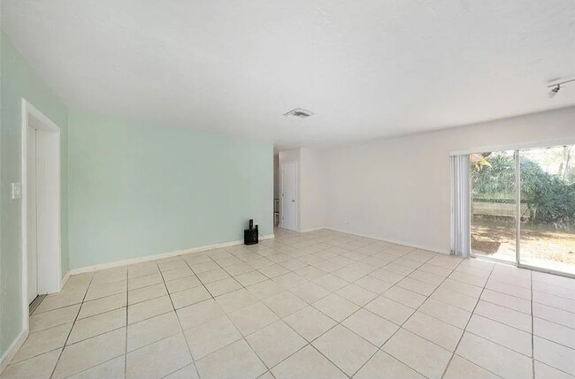 1817 E 109th Ave in Tampa, FL - Building Photo - Building Photo