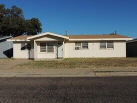 1813 Petroleum Dr in Odessa, TX - Building Photo