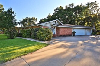 1418 Elmwood Dr in Abilene, TX - Building Photo - Building Photo