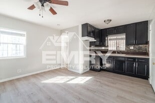 5547 Holmes Ave in Los Angeles, CA - Building Photo