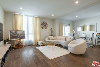 3715 San Marino St in Los Angeles, CA - Building Photo - Building Photo
