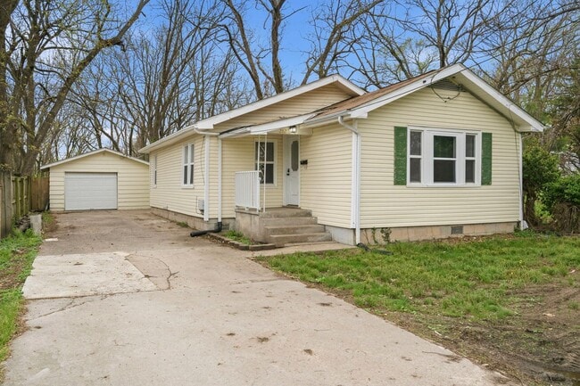 property at 2822 E Cherry St Ct