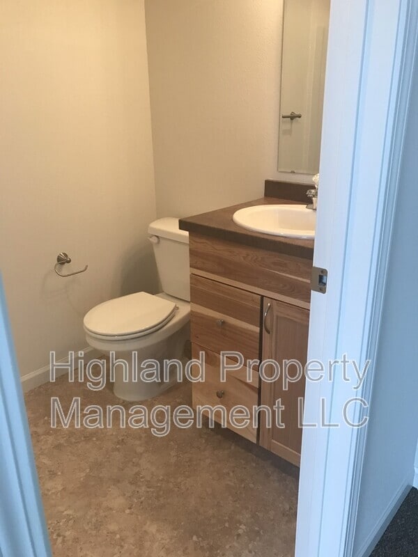 530 NE Stadium Way in Pullman, WA - Building Photo - Building Photo