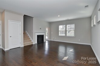 1036 Easley St in Waxhaw, NC - Foto de edificio - Building Photo