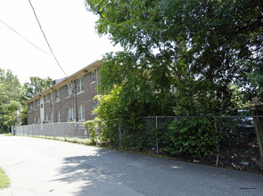 Mayflower Apartments in Memphis, TN - Building Photo - Building Photo