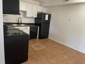 1120 E 6th St, Unit 8 in Des Moines, IA - Building Photo - Building Photo