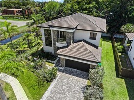 12120 Rhino Oaks Dr in Davie, FL - Building Photo