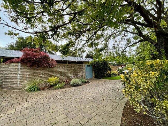 property at 752 S El Monte Ave