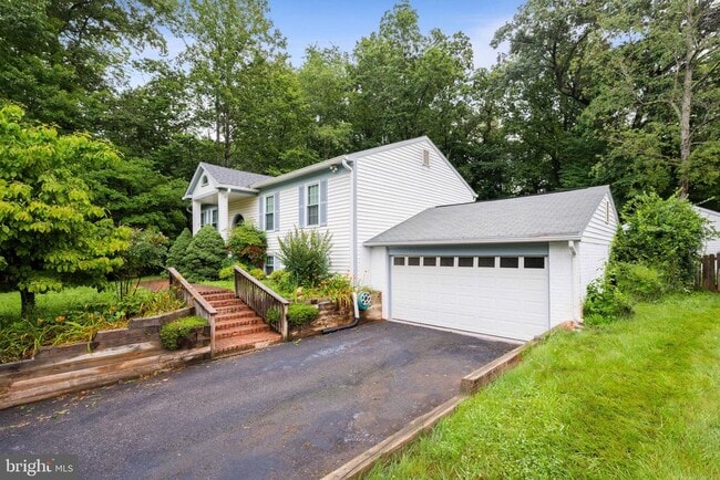 property at 11821 Sinclair Ln