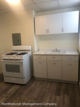 512 E 8th Ave in Munhall, PA - Building Photo - Building Photo