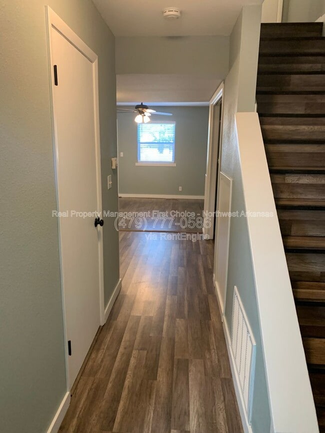 2013 W Sycamore St in Rogers, AR - Building Photo - Building Photo