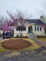 30 E Faris Rd in Greenville, SC - Building Photo