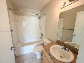 960 Lake Victoria Dr in West Palm Beach, FL - Foto de edificio - Building Photo